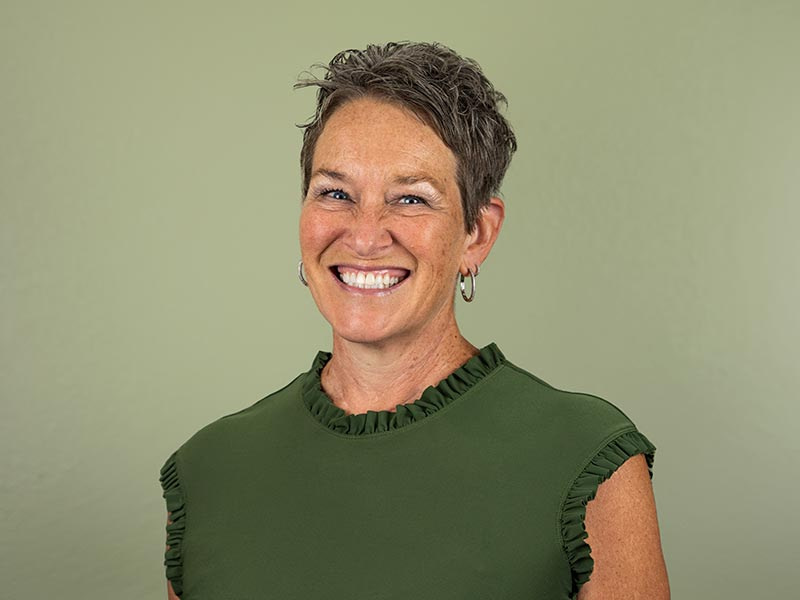 Julie Painting profile image.